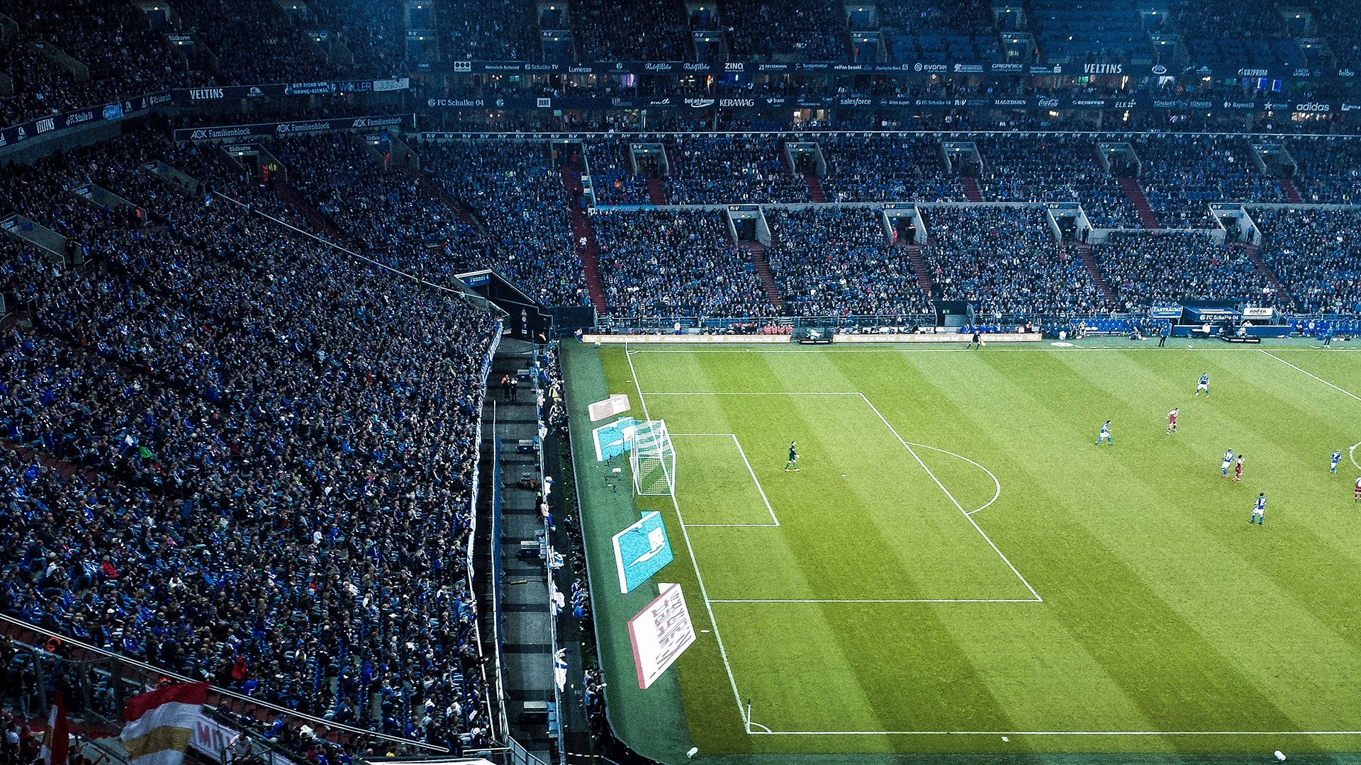 《年轻一代的电竞梦想：从校园到职业的转变》，一代电竞人青春结束了